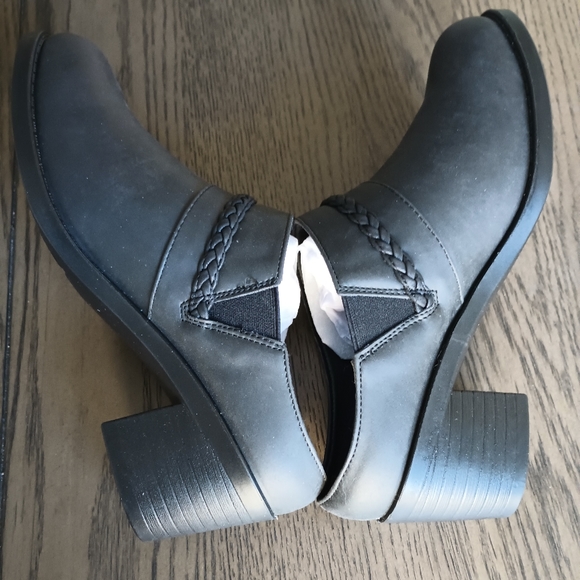 Easy Street Woman's Gilly Slip-on Mules     Size 8.5 Wide  NWT.   Black - Picture 15 of 15